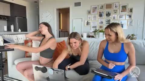 Tiffstreatsxoxo online show from 23, 10, 2025