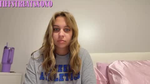 Tiffstreatsxoxo online show from 17, 5, 2026