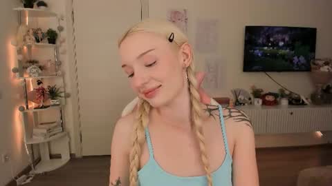 Snapshot of tiffy_fox chatting on 7, 7, 2026 Tiffany online show from 7, 7, 2026