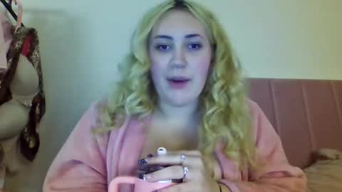 Snapshot of tigerlily4 chatting on 6, 11, 2025 tigerlily online show from 6, 11, 2025