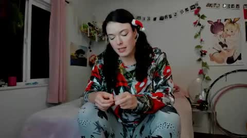 Snapshot of tiggerrosey chatting on 25, 12, 2024   All my Links online show from 25, 12, 2024