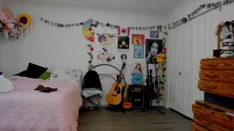 Snapshot of tiggerrosey chatting on 15, 9, 2025   All my Links online show from 15, 9, 2025