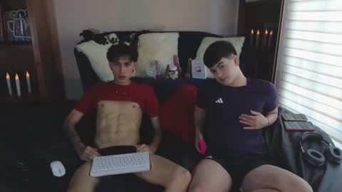 Snapshot of tightncuteass chatting on 5, 12, 2025 Camilo online show from 5, 12, 2025