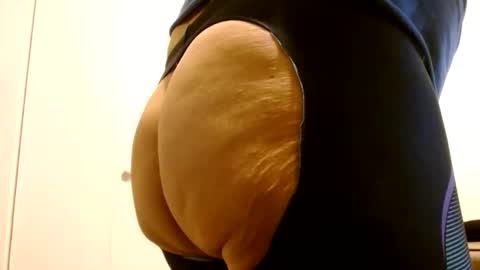 Snapshot of tightshortsspank chatting on 27, 4, 2026 Tightshortsspank online show from 27, 4, 2026