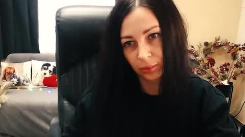 Snapshot of timeparadice chatting on 7, 10, 2025 Luisa online show from 7, 10, 2025