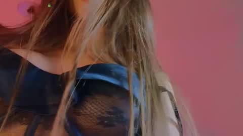 Snapshot of tina_akira chatting on 23, 10, 2025 Helen online show from 23, 10, 2025