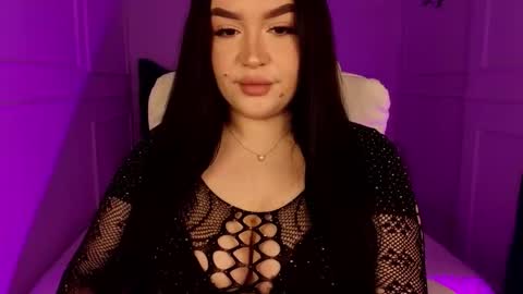 hi im curvy babyface girlie Tina online show from 16, 3, 2026