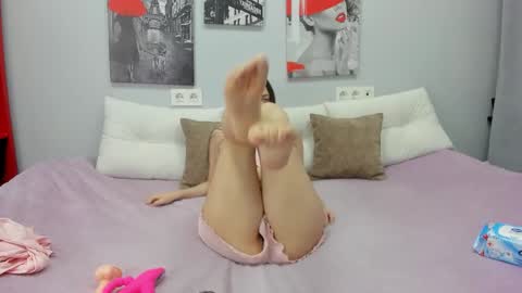 Snapshot of tiny__juju chatting on 8, 11, 2025 JuJu online show from 8, 11, 2025