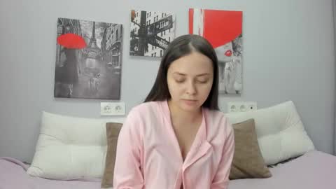 Snapshot of tiny__juju chatting on 18, 11, 2025 JuJu online show from 18, 11, 2025