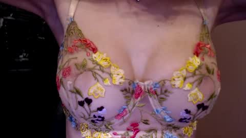 Lily online show from 7, 1, 2025