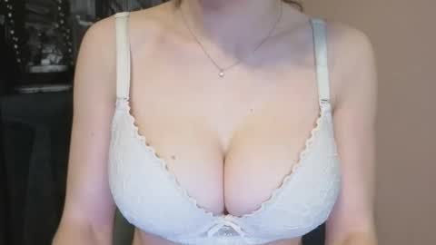 Lily online show from 4, 2, 2025