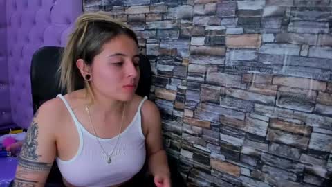 Snapshot of tiny_love_ chatting on 19, 12, 2024 tiny online show from 19, 12, 2024