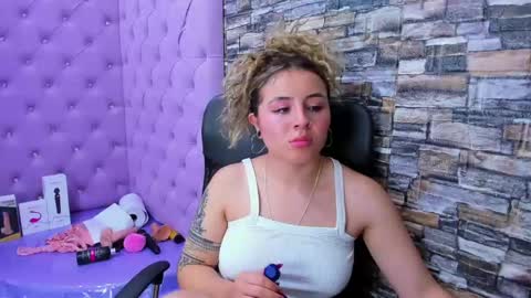 Snapshot of tiny_love_ chatting on 21, 12, 2024 tiny online show from 21, 12, 2024