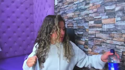 Snapshot of tiny_love_ chatting on 11, 1, 2025 tiny online show from 11, 1, 2025