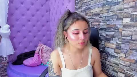 Snapshot of tiny_love_ chatting on 14, 1, 2025 tiny online show from 14, 1, 2025