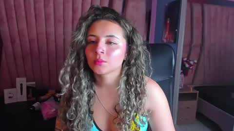 Snapshot of tiny_love_ chatting on 8, 2, 2025 tiny online show from 8, 2, 2025