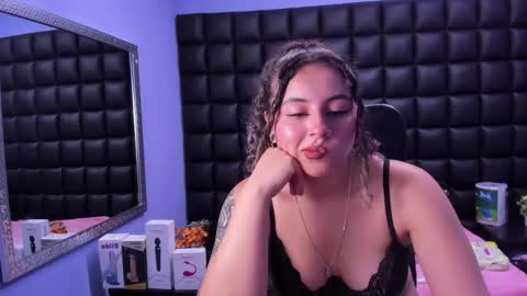 Snapshot of tiny_love_ chatting on 26, 9, 2025 tiny online show from 26, 9, 2025