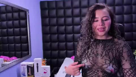 Snapshot of tiny_love_ chatting on 28, 9, 2025 tiny online show from 28, 9, 2025