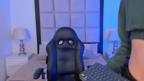 Thomm  Independent Model online show from 12, 2, 2026