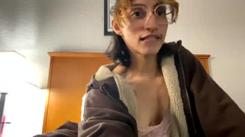 tinyhairycherry online show from 15, 4, 2026