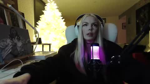 stage Kylie Sinner  brand CLITBAIT online show from 24, 1, 2025