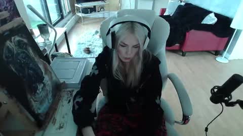 stage Kylie Sinner  brand CLITBAIT online show from 26, 1, 2025