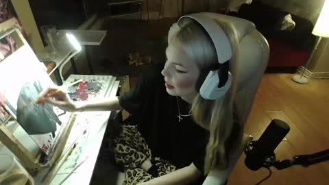stage Kylie Sinner  brand CLITBAIT online show from 27, 1, 2025