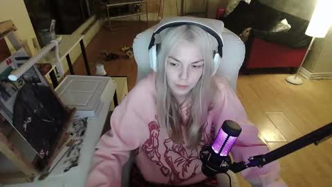 stage Kylie Sinner  brand CLITBAIT online show from 1, 2, 2025