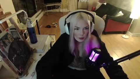 stage Kylie Sinner  brand CLITBAIT online show from 2, 2, 2025