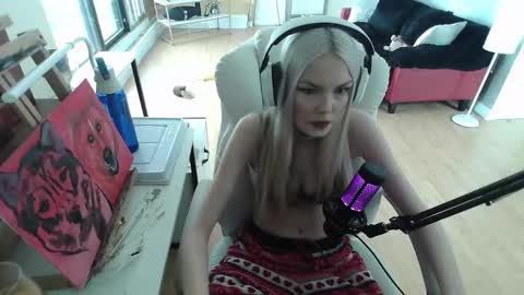stage Kylie Sinner  brand CLITBAIT online show from 3, 2, 2025