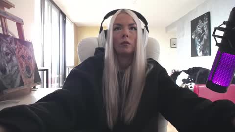 stage Kylie Sinner  brand CLITBAIT online show from 20, 10, 2025