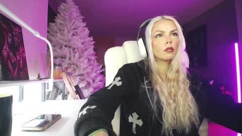 stage Kylie Sinner  brand CLITBAIT online show from 5, 2, 2026