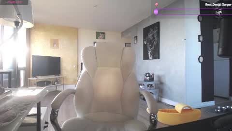 Snapshot of tinykylie chatting on 12, 7, 2026 stage Kylie Sinner brand CLITBAIT online show from 12, 7, 2026
