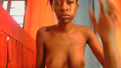 tinylunaah online show from 17, 4, 2026