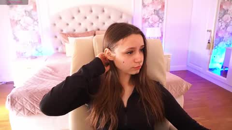 tinynataliee online show from 5, 4, 2026