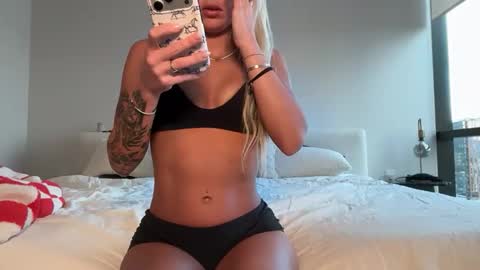 Snapshot of tinytayy chatting on 20, 4, 2026 tinytayy online show from 20, 4, 2026