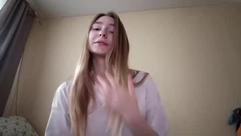 Hi Im Carry 18 years old online show from 3, 11, 2025