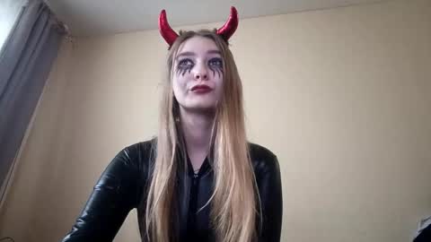 Hi Im Carry 18 years old online show from 12, 11, 2025