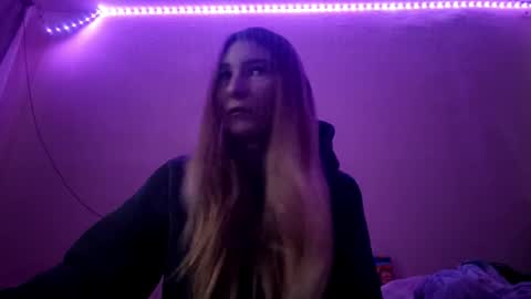 Hi Im Carry 18 years old online show from 18, 11, 2025