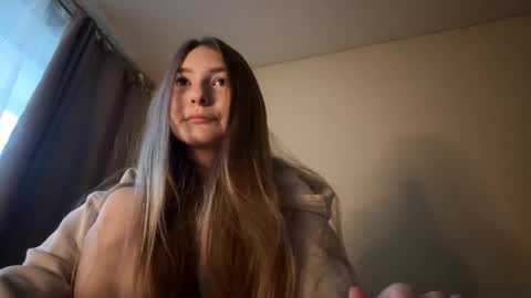 Hi Im Carry 18 years old online show from 27, 11, 2025