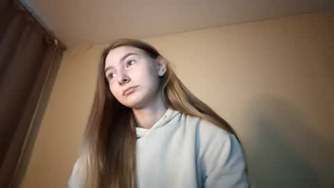 Hi Im Carry 18 years old online show from 28, 11, 2025