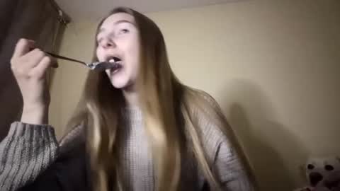 Hi Im Carry 18 years old online show from 2, 12, 2025