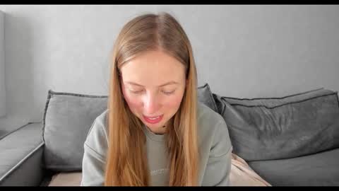 Snapshot of tixxxy chatting on 10, 11, 2025 Maria online show from 10, 11, 2025