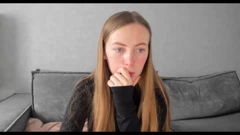 Snapshot of tixxxy chatting on 17, 11, 2025 Maria online show from 17, 11, 2025