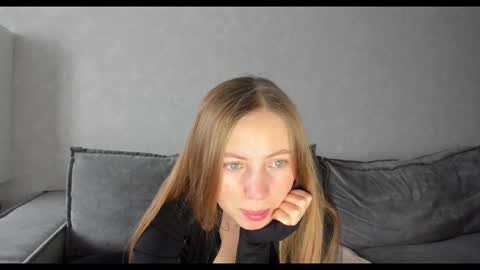 Snapshot of tixxxy chatting on 28, 11, 2025 Maria online show from 28, 11, 2025