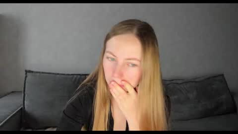 Snapshot of tixxxy chatting on 29, 11, 2025 Maria online show from 29, 11, 2025