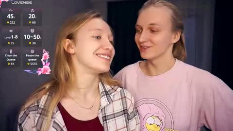 Snapshot of tobicovitt chatting on 27, 10, 2025 Mary online show from 27, 10, 2025