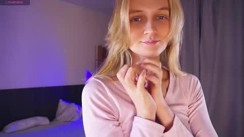 Snapshot of tobicovitt chatting on 4, 11, 2025 Mary online show from 4, 11, 2025