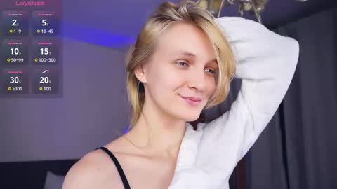 Snapshot of tobicovitt chatting on 8, 11, 2025 Mary online show from 8, 11, 2025