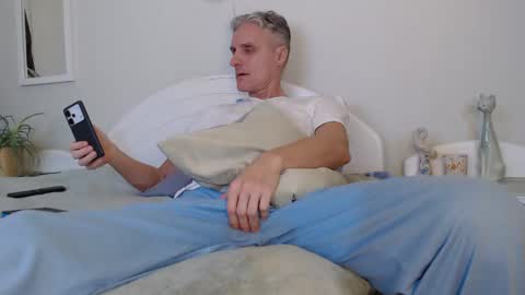 Daniel Bisexual uncut 20cm online show from 11, 1, 2025